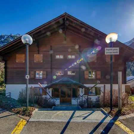 Moulins 8 Skylights And Chimney