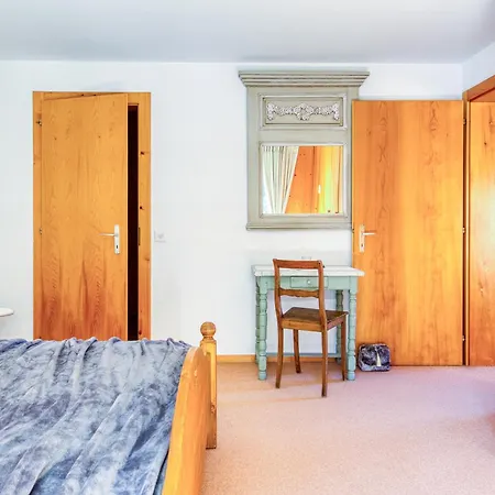 Moulins 8 Skylights And Chimney تشامبري