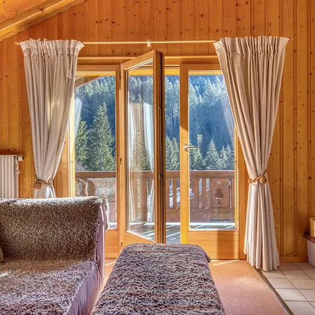 Moulins 8 Skylights And Chimney