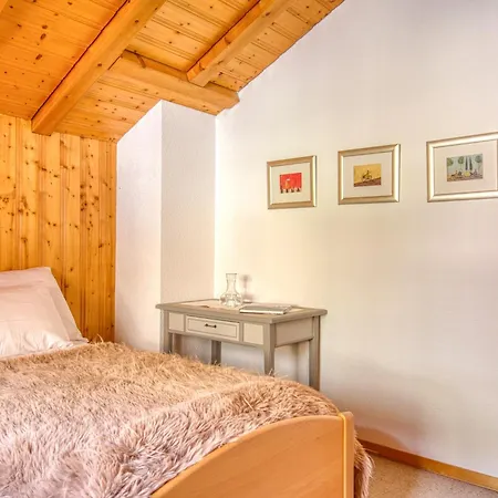 Moulins 8 Skylights And Chimney شقة