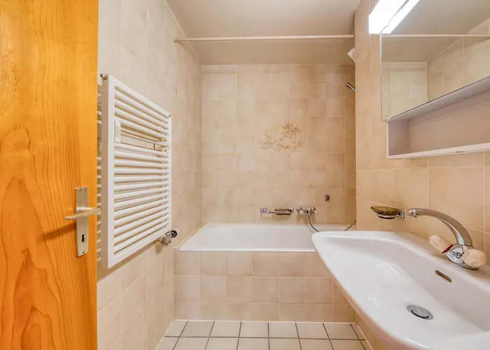 Moulins 8 Skylights And Chimney شقة *