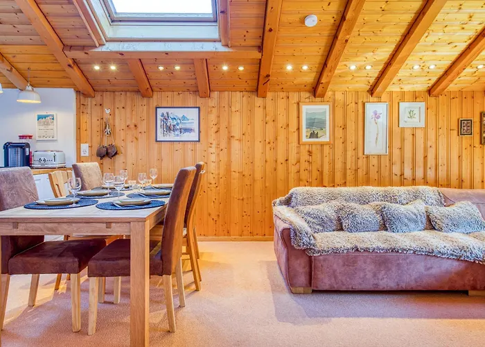 Moulins 8 Skylights And Chimney * تشامبري