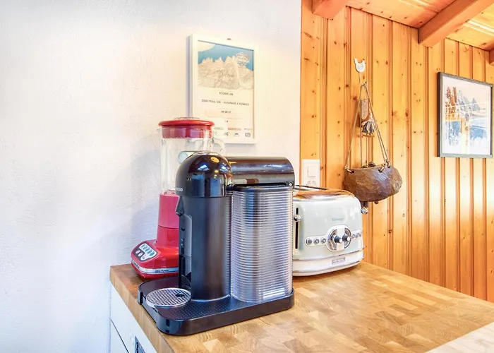 Moulins 8 Skylights And Chimney شقة *