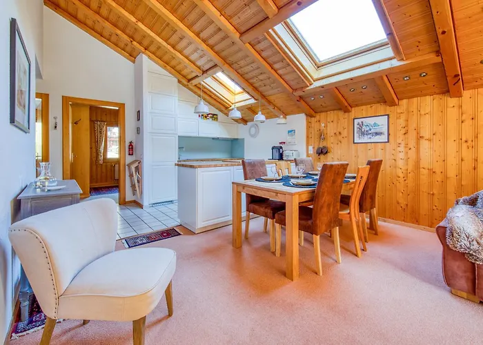 Moulins 8 Skylights And Chimney *