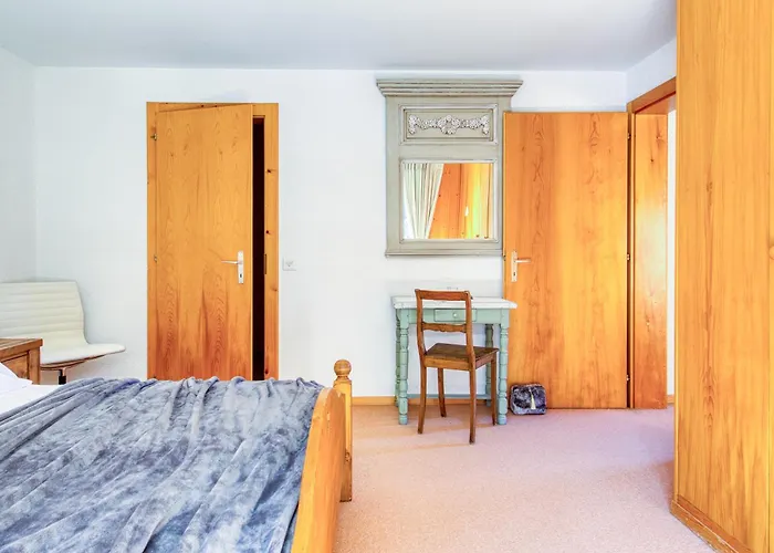 Moulins 8 Skylights And Chimney تشامبري