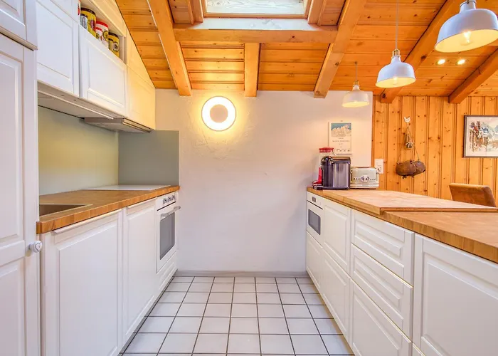 Moulins 8 Skylights And Chimney * تشامبري