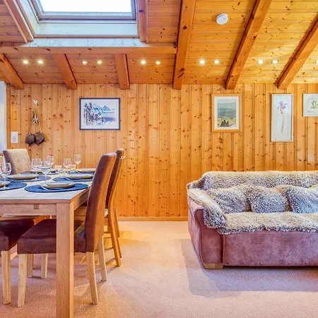 Moulins 8 Skylights And Chimney * 尚佩里